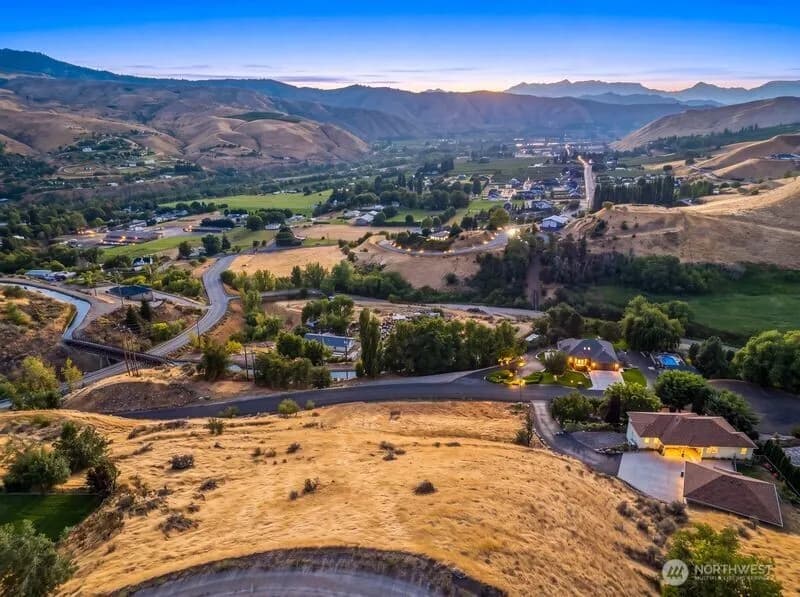 Property photo for 3825 Sunridge Ln, Wenatchee photo 13