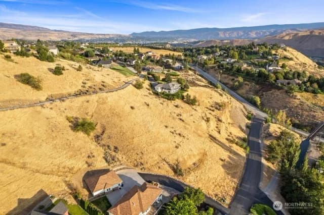 Property photo for 3825 Sunridge Ln, Wenatchee photo 5