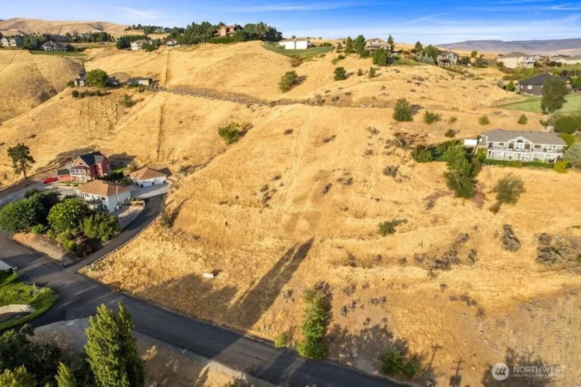 Property photo for 3825 Sunridge Ln, Wenatchee photo 11