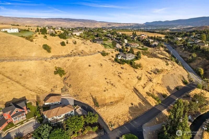 Property photo for 3825 Sunridge Ln, Wenatchee photo 4