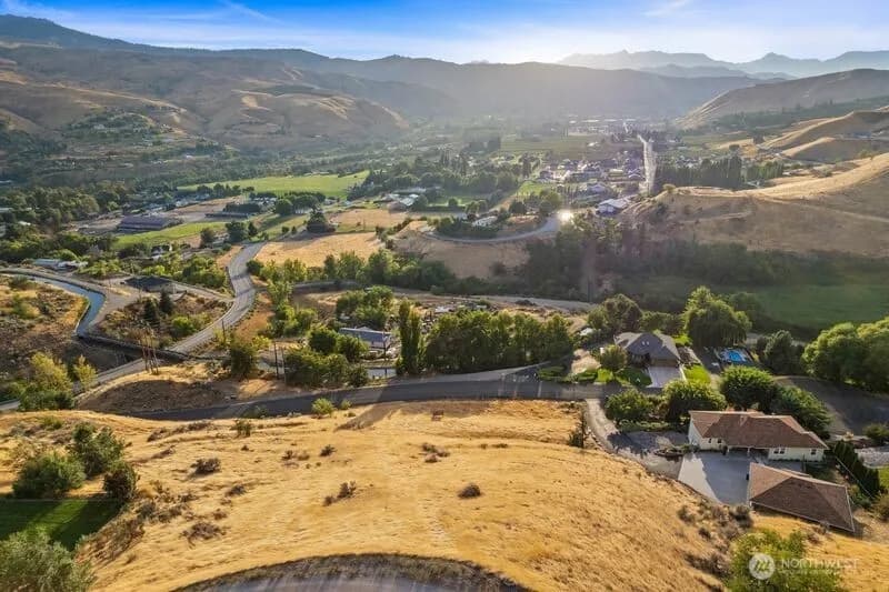 Property photo for 3825 Sunridge Ln, Wenatchee photo 8