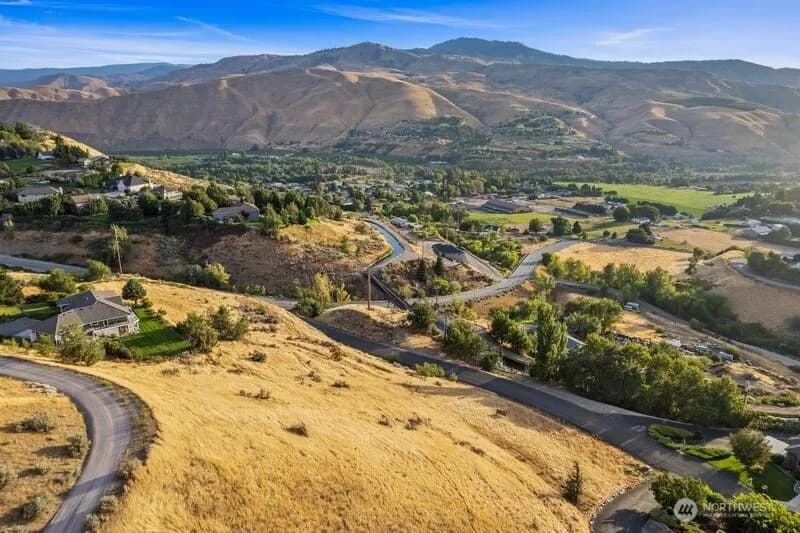 Property photo for 3825 Sunridge Ln, Wenatchee photo 7