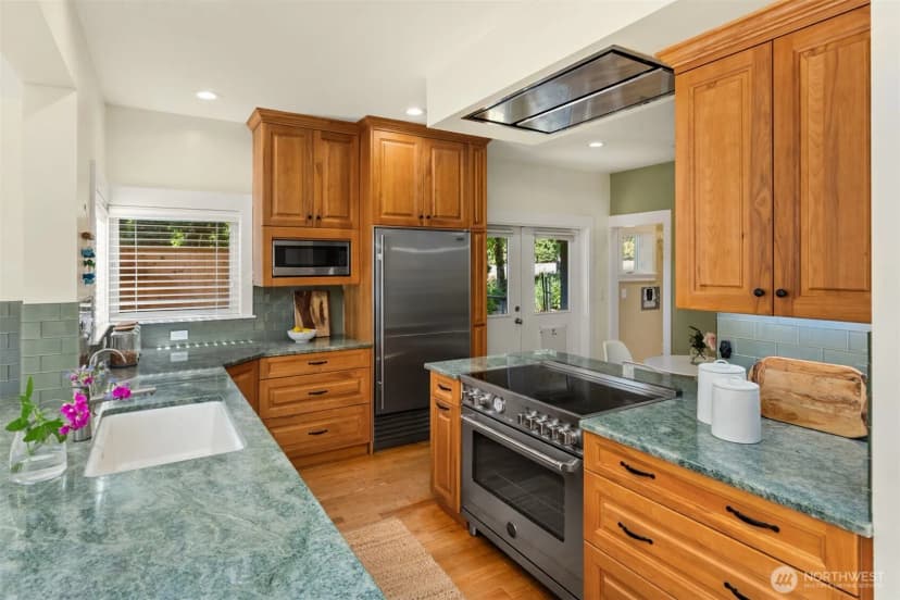 Property photo for 6575 Ne Honeysuckle Lane, Bainbridge Island photo 13
