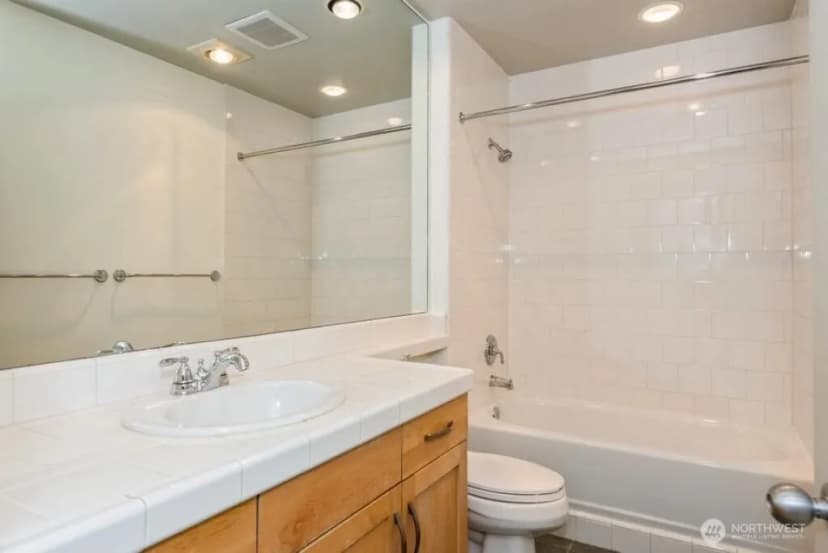 Property photo for 720 Queen Anne Avenue N #401, Seattle photo 11