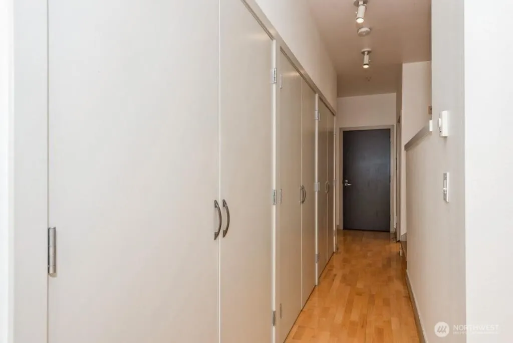 Property photo for 720 Queen Anne Avenue N #401, Seattle photo 7
