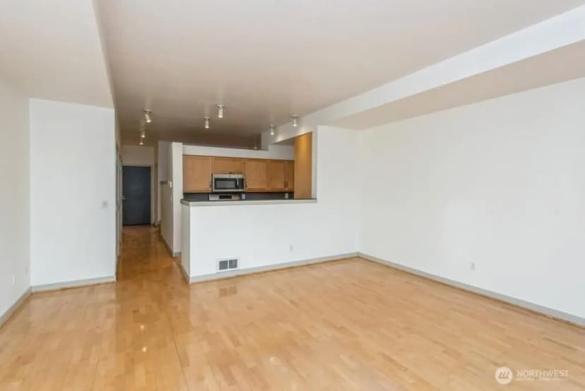 Property photo for 720 Queen Anne Avenue N #401, Seattle photo 5