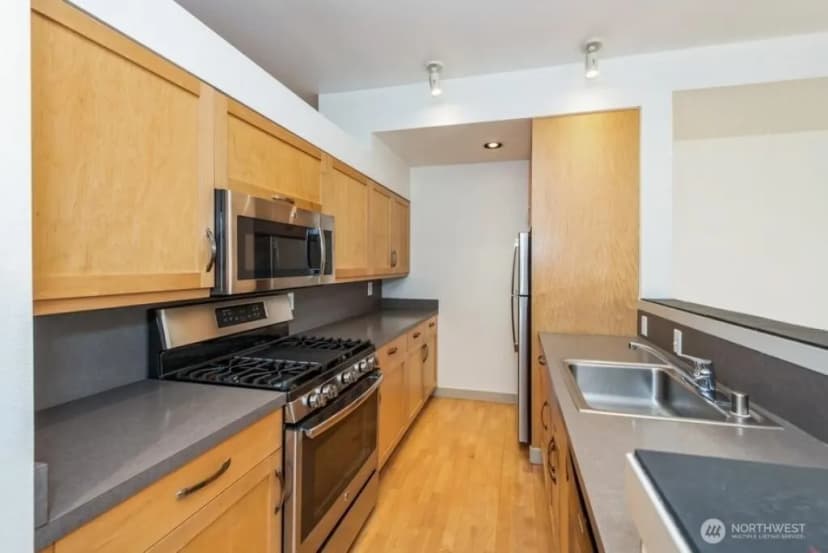 Property photo for 720 Queen Anne Avenue N #401, Seattle photo 6
