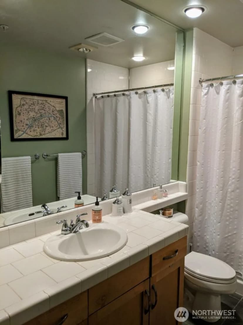 Property photo for 720 Queen Anne Avenue N #401, Seattle photo 10