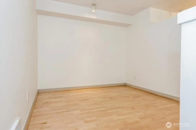 Property photo for 720 Queen Anne Avenue N #401, Seattle photo 9