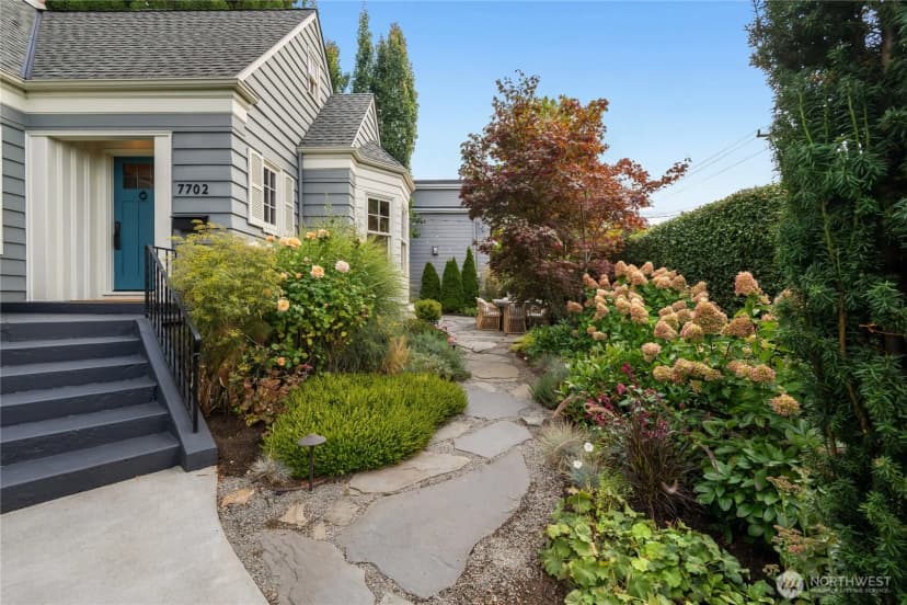Property photo for 7702 Sunnyside Avenue N, Seattle photo 3