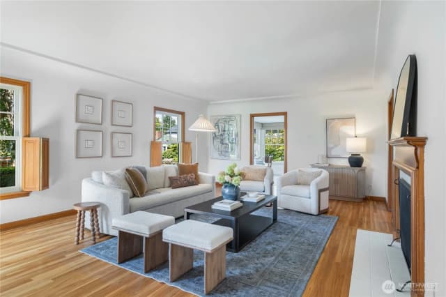 Property photo for 7702 Sunnyside Avenue N, Seattle photo 4