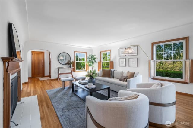 Property photo for 7702 Sunnyside Avenue N, Seattle photo 5