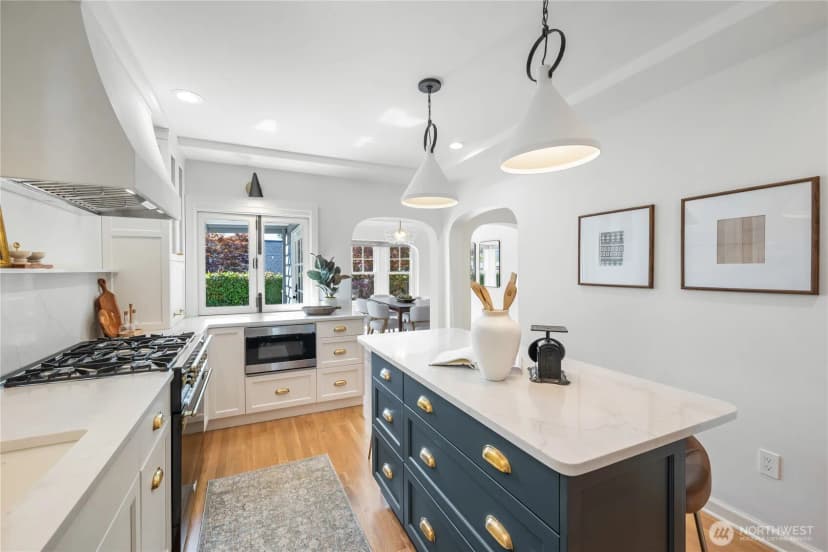 Property photo for 7702 Sunnyside Avenue N, Seattle photo 8