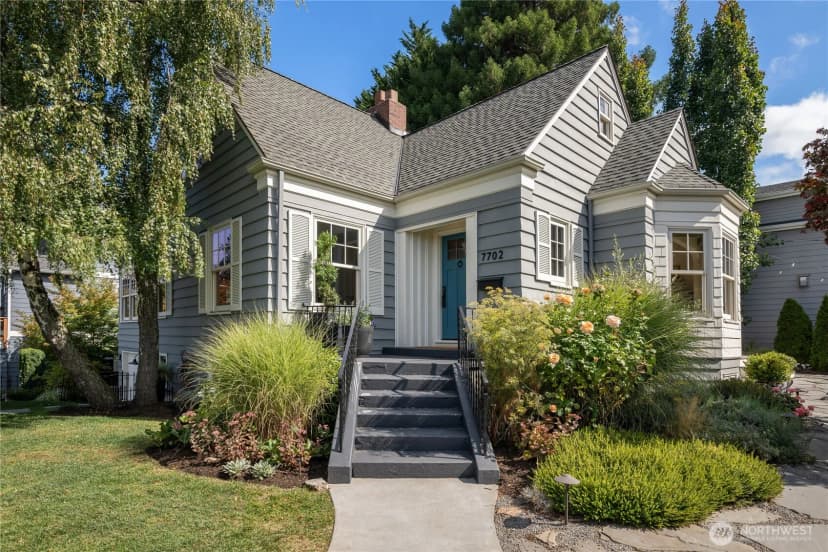 Property photo for 7702 Sunnyside Avenue N, Seattle photo 2