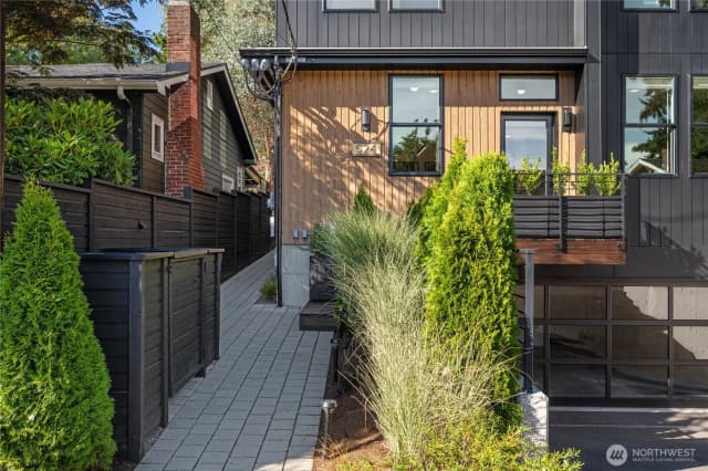Property photo for 524 N 86th Street, Seattle photo 2