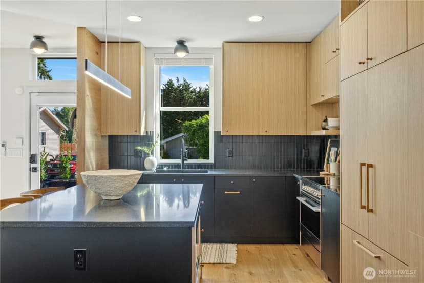 Property photo for 524 N 86th Street, Seattle photo 9
