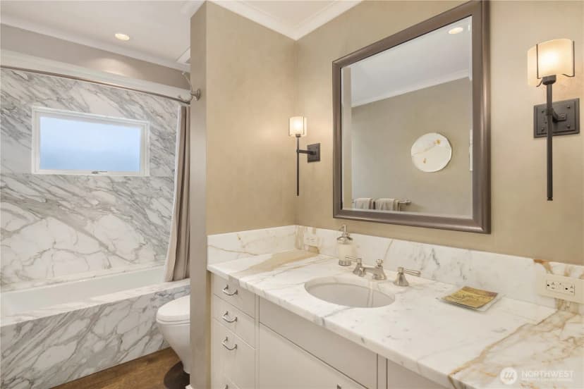 Property photo for 1065 Summit Avenue E, Seattle photo 17
