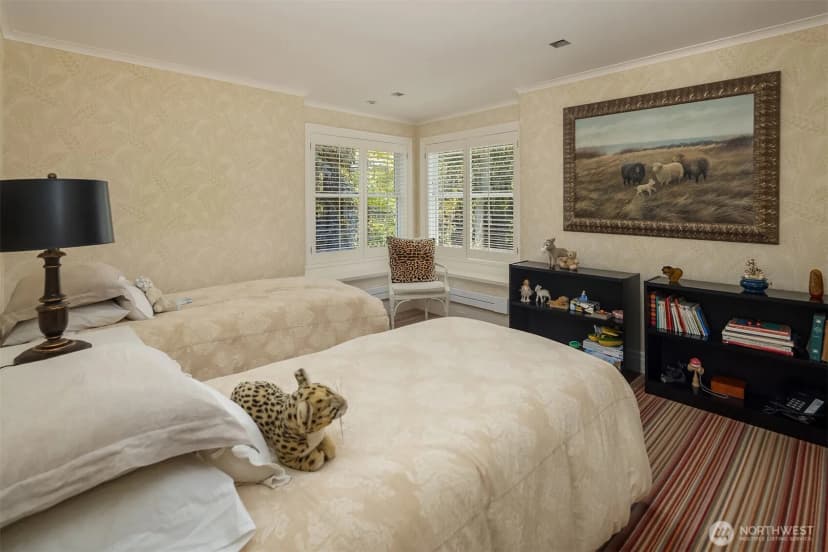 Property photo for 1065 Summit Avenue E, Seattle photo 18