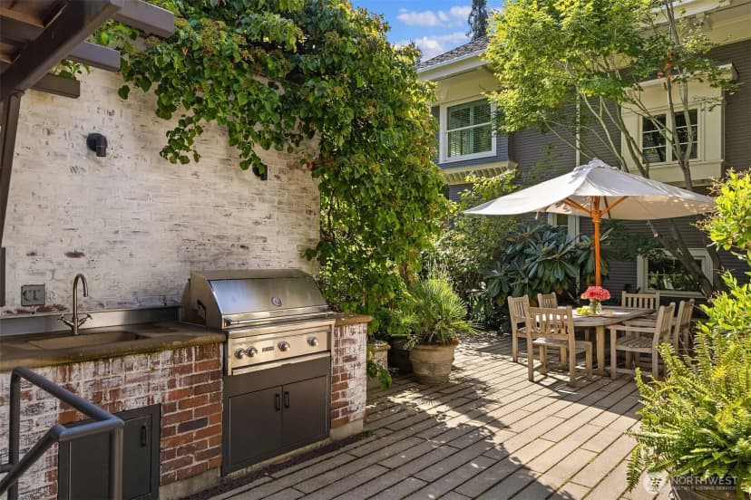 Property photo for 1065 Summit Avenue E, Seattle photo 24