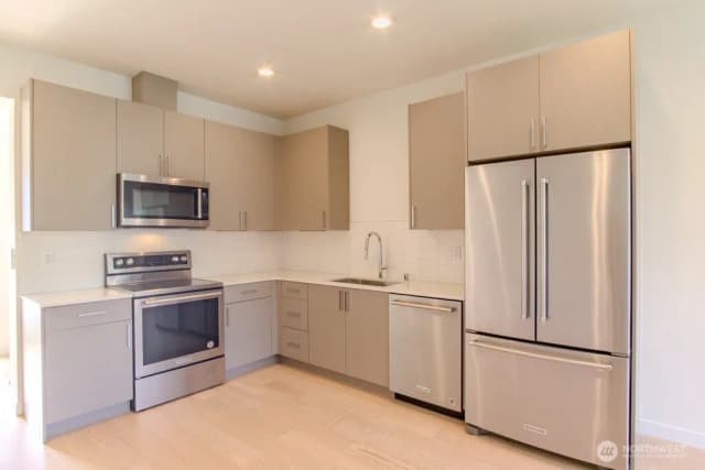 Property photo for 2513 13th Avenue S #e, Seattle photo 5
