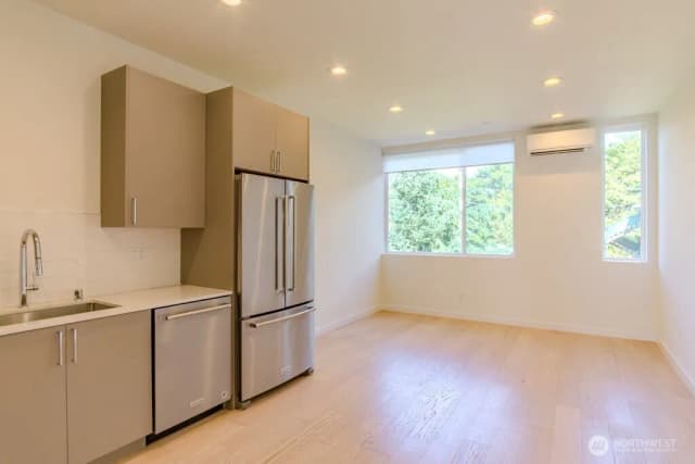 Property photo for 2513 13th Avenue S #e, Seattle photo 3