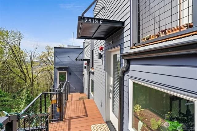 Property photo for 2513 13th Avenue S #e, Seattle photo 2
