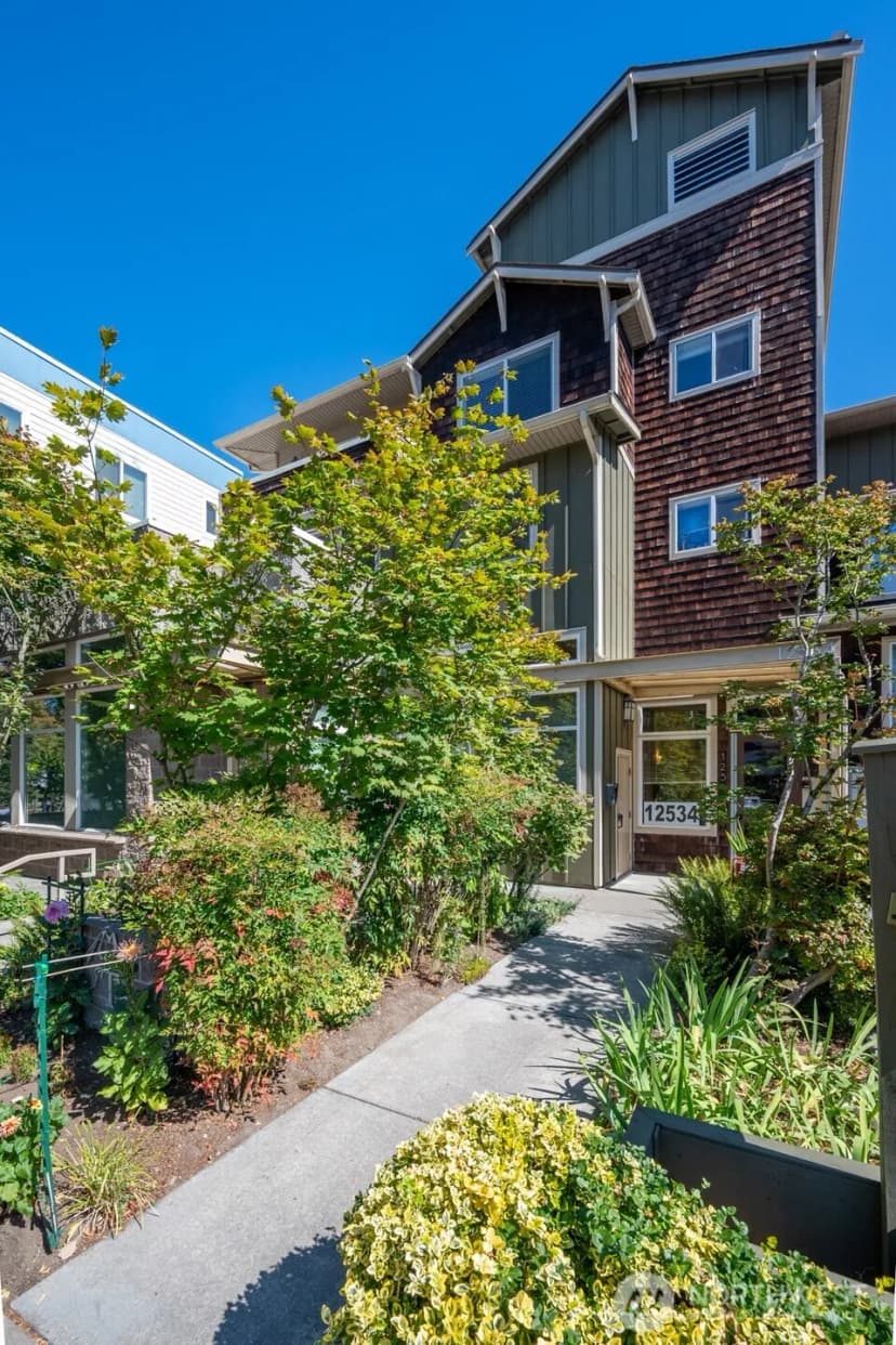 Property photo for 12534 15th Avenue Ne #36, Seattle photo 3