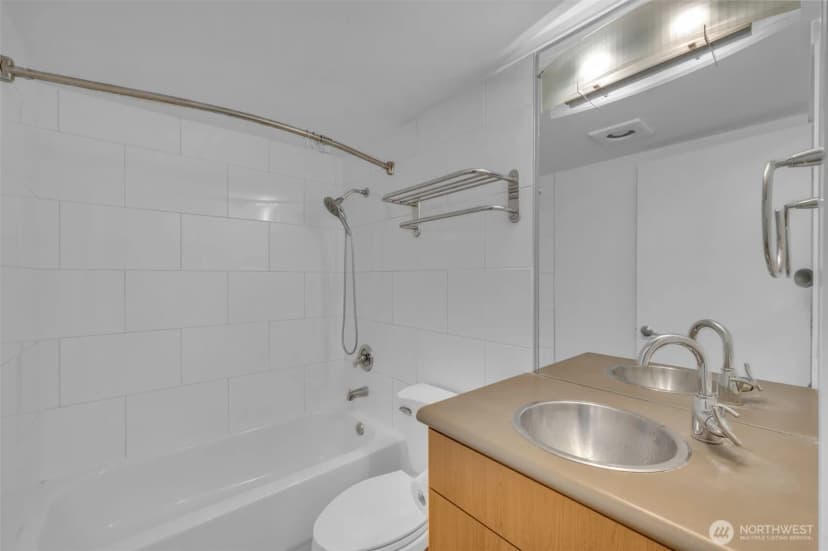 Property photo for 3401 Wallingford Avenue N #210, Seattle photo 14