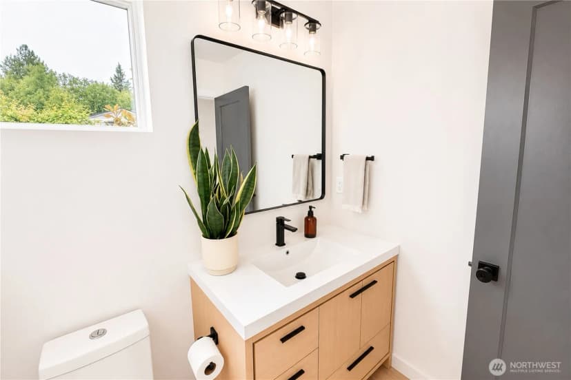 Property photo for 8449 18th Avenue Sw #c, Seattle photo 9