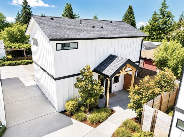 Property photo for 8449 18th Avenue Sw #c, Seattle photo 3
