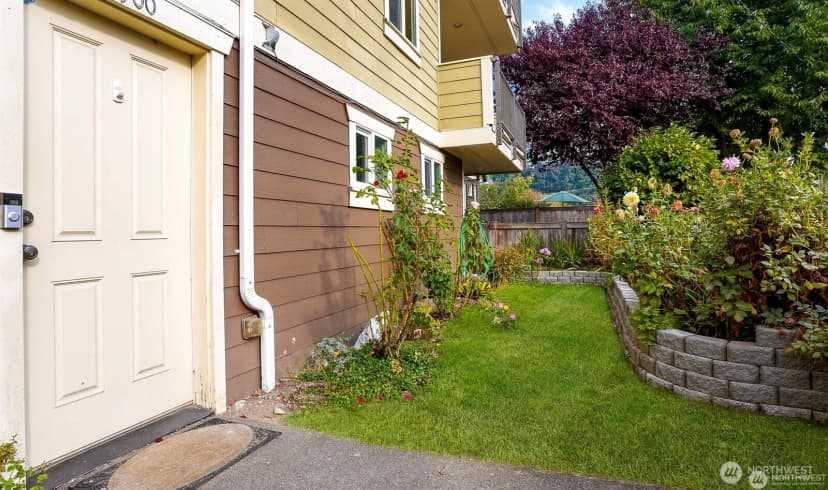 Property photo for 900 Sw Elmgrove Street, Seattle photo 2