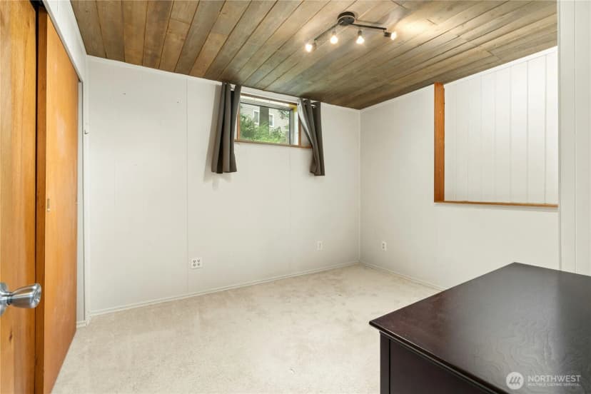 Property photo for 13816 Ne 137th Street, Kirkland photo 18