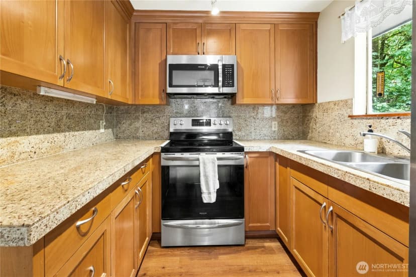Property photo for 13816 Ne 137th Street, Kirkland photo 10