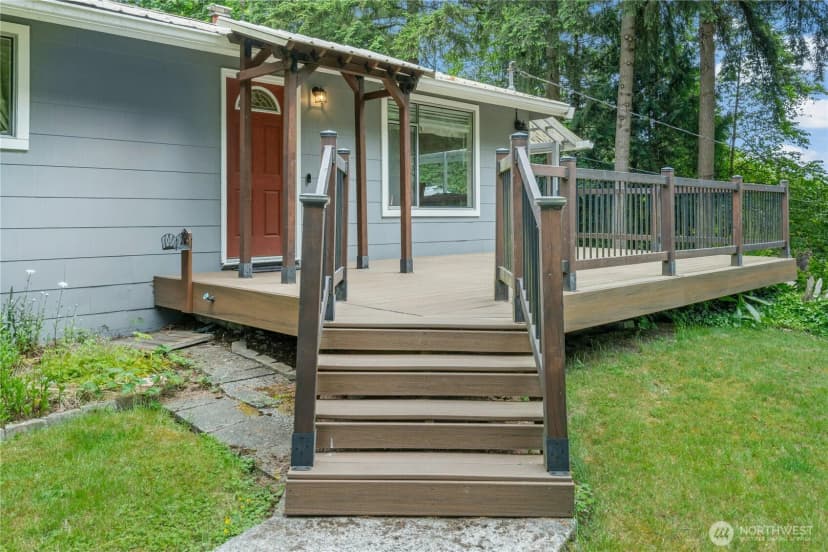 Property photo for 13816 Ne 137th Street, Kirkland photo 2