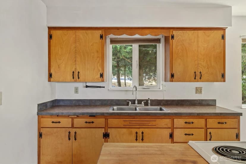 Property photo for 4511 Lakeway Drive, Bellingham photo 9
