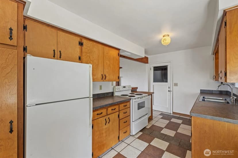 Property photo for 4511 Lakeway Drive, Bellingham photo 6