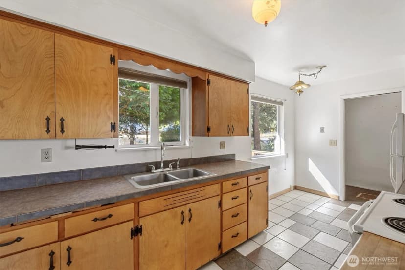 Property photo for 4511 Lakeway Drive, Bellingham photo 8