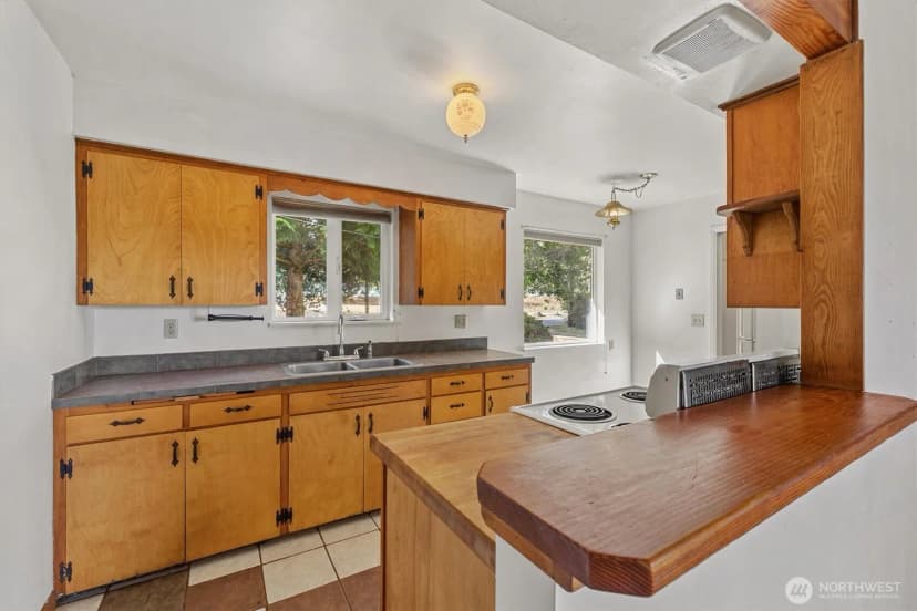 Property photo for 4511 Lakeway Drive, Bellingham photo 10