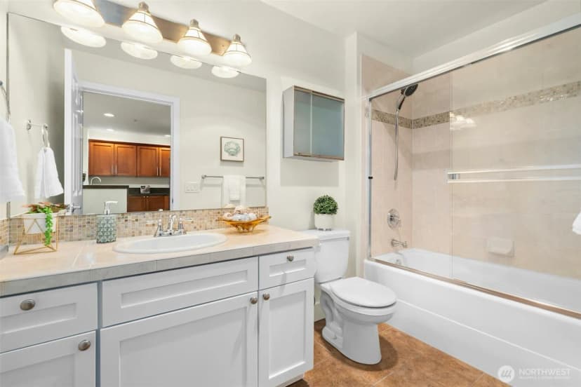 Property photo for 133 Queen Anne Avenue N #304, Seattle photo 13