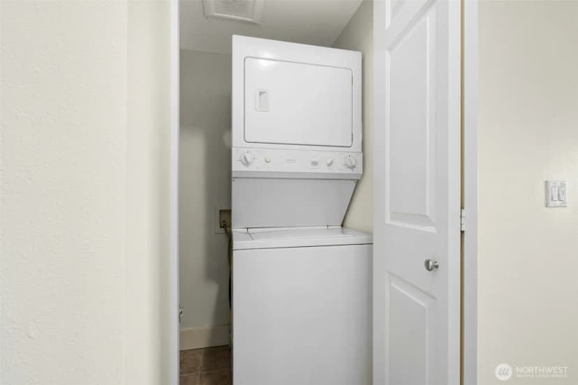 Property photo for 133 Queen Anne Avenue N #304, Seattle photo 17