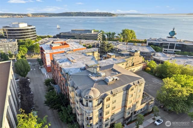 Property photo for 133 Queen Anne Avenue N #304, Seattle photo 2