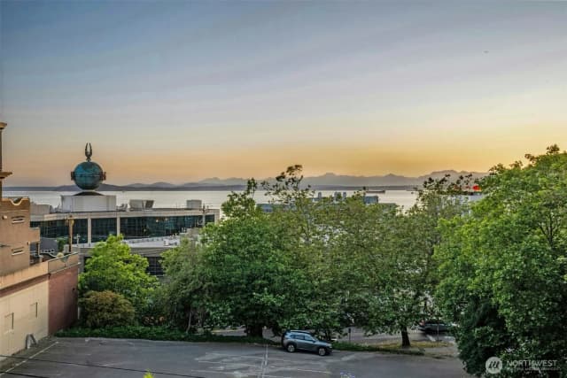 Property photo for 133 Queen Anne Avenue N #304, Seattle photo 4