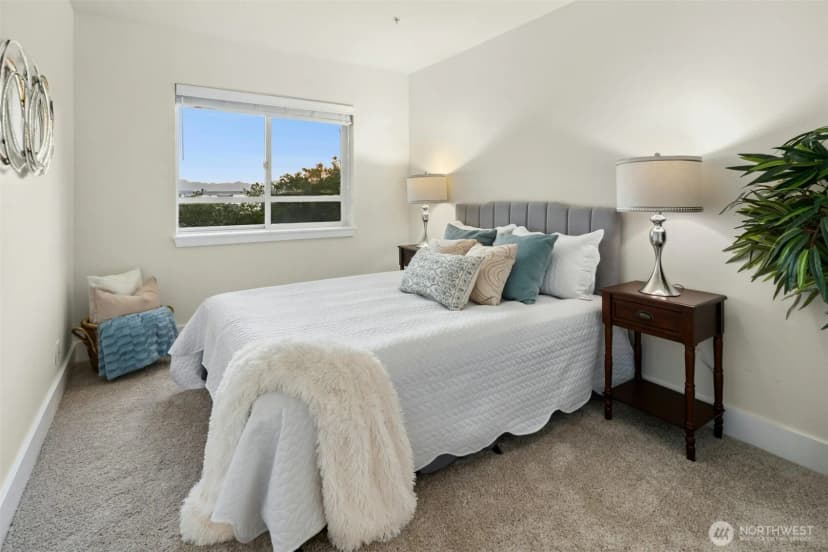 Property photo for 133 Queen Anne Avenue N #304, Seattle photo 12