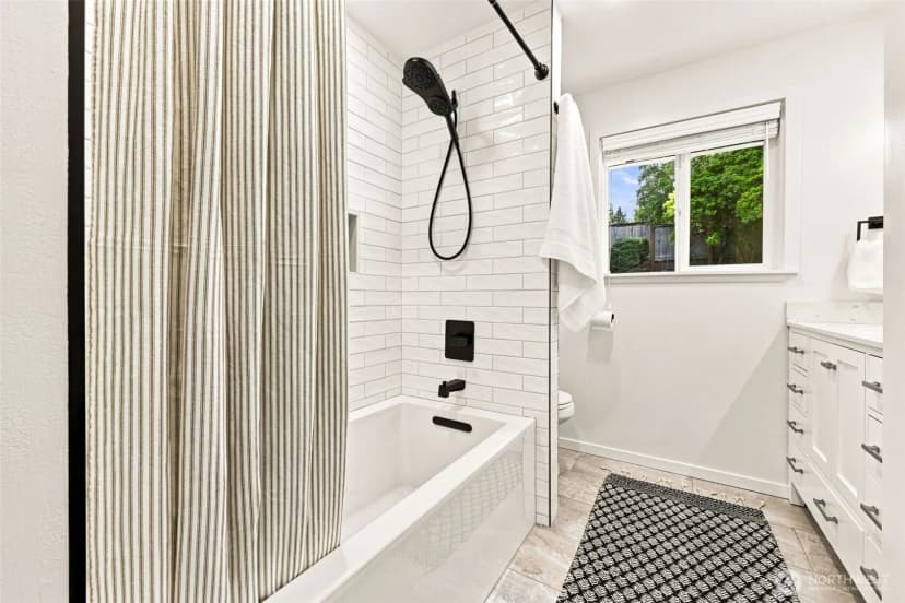 Property photo for 1821 155th Avenue Se, Bellevue photo 19