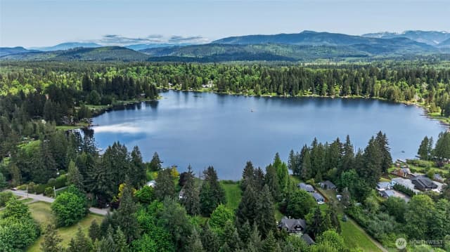 Property photo for 107 Xx W Lake Joy Drive Ne, Carnation photo 3