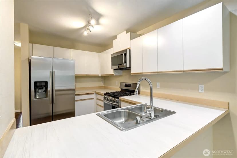 Property photo for 13700 56th Avenue Se, Everett photo 6