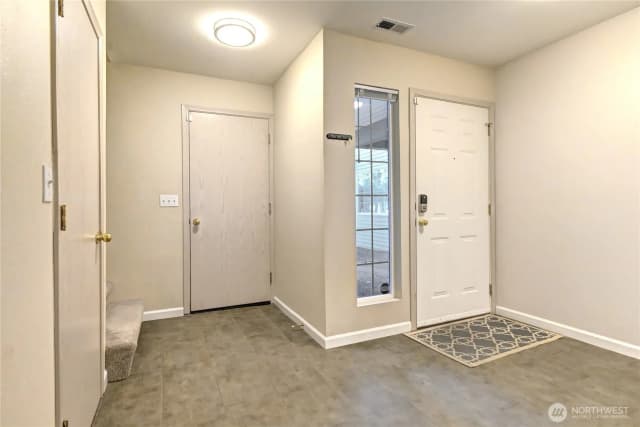 Property photo for 13700 56th Avenue Se, Everett photo 3
