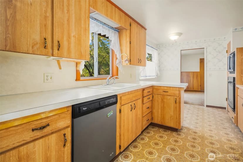 Property photo for 518 N 198th Street, Shoreline photo 10