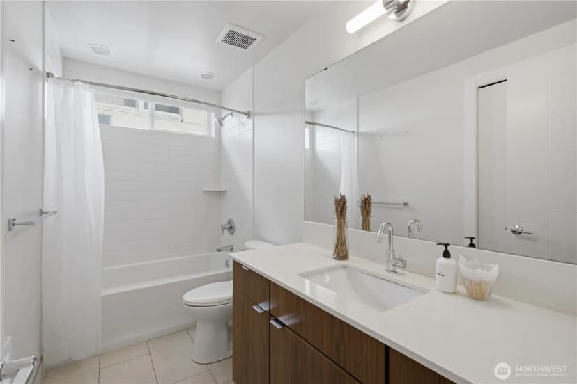 Property photo for 2214 Franklin Ave E #b, Seattle photo 14