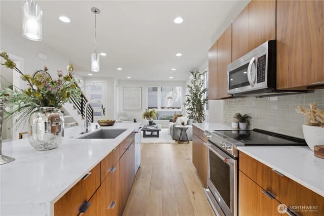 Property photo for 2214 Franklin Ave E #b, Seattle photo 3